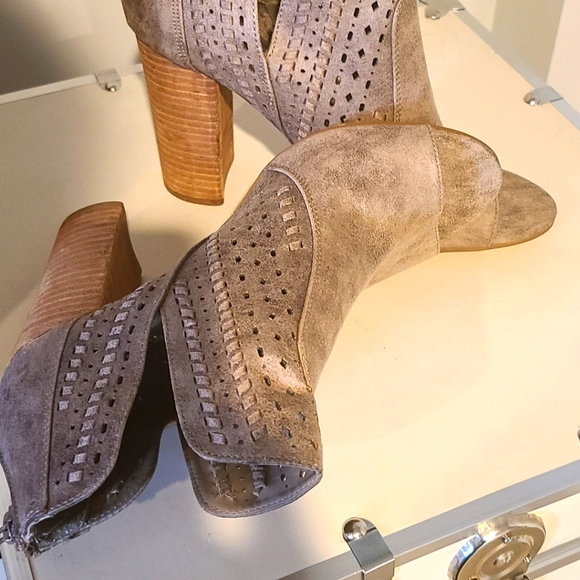 Carlos Santana Open Toe Bootie - Picture 3 of 4